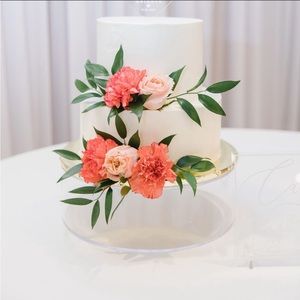 One (1) ROUND Cake stand - Fillable Acrylic cake stand